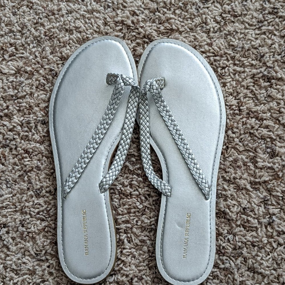 Banana Republic silver braided flip flop sandal